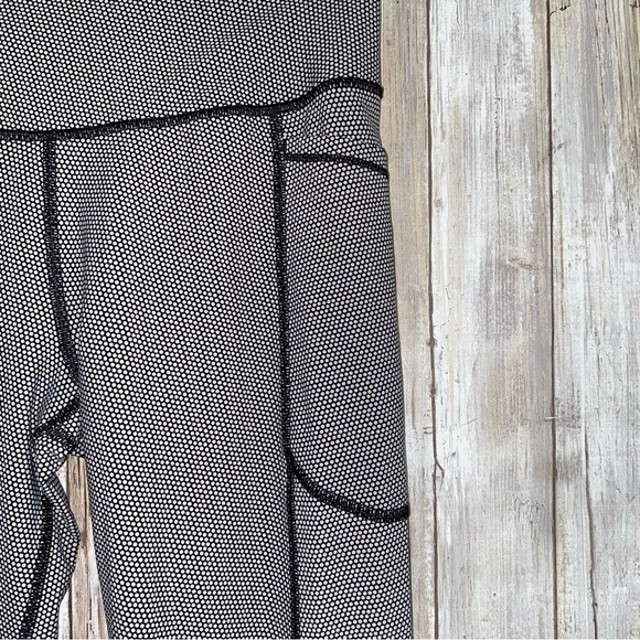 Victoria’s Secret Sport Total Knockout Grey Dot Leggings - Picture 3 of 6